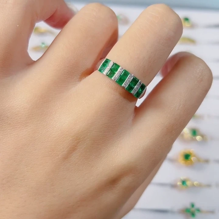 祖母绿戒指18K金镶嵌·