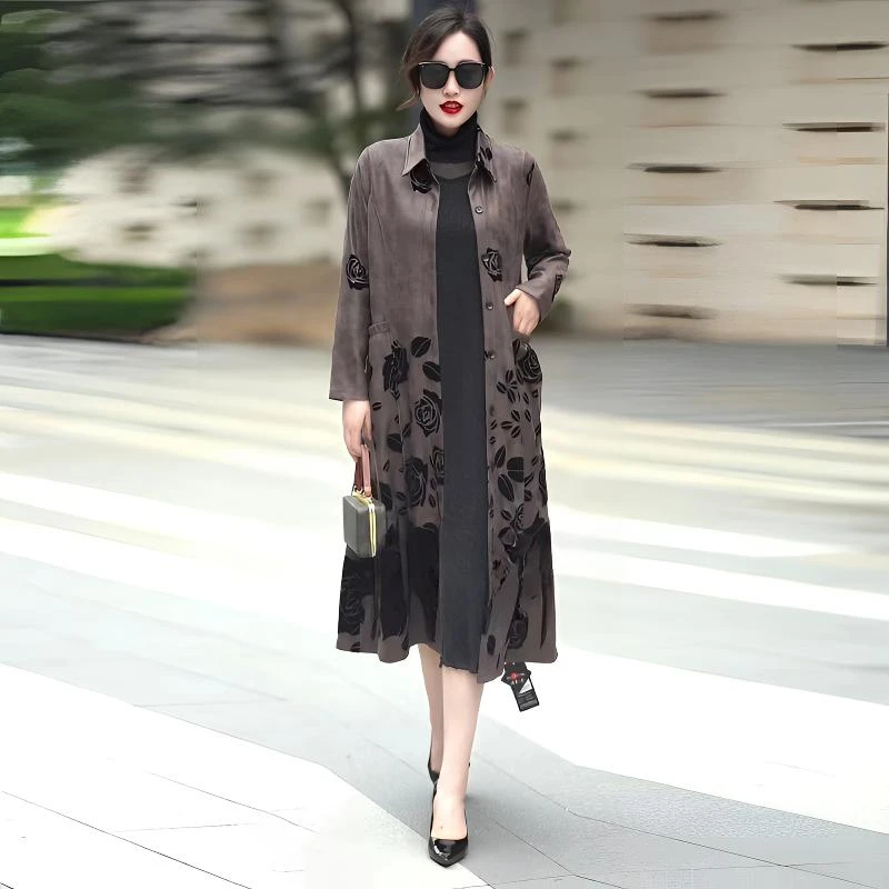 90165春季长袖翻领风衣中老年妈妈高品复古质雕花翻领遮长款外套