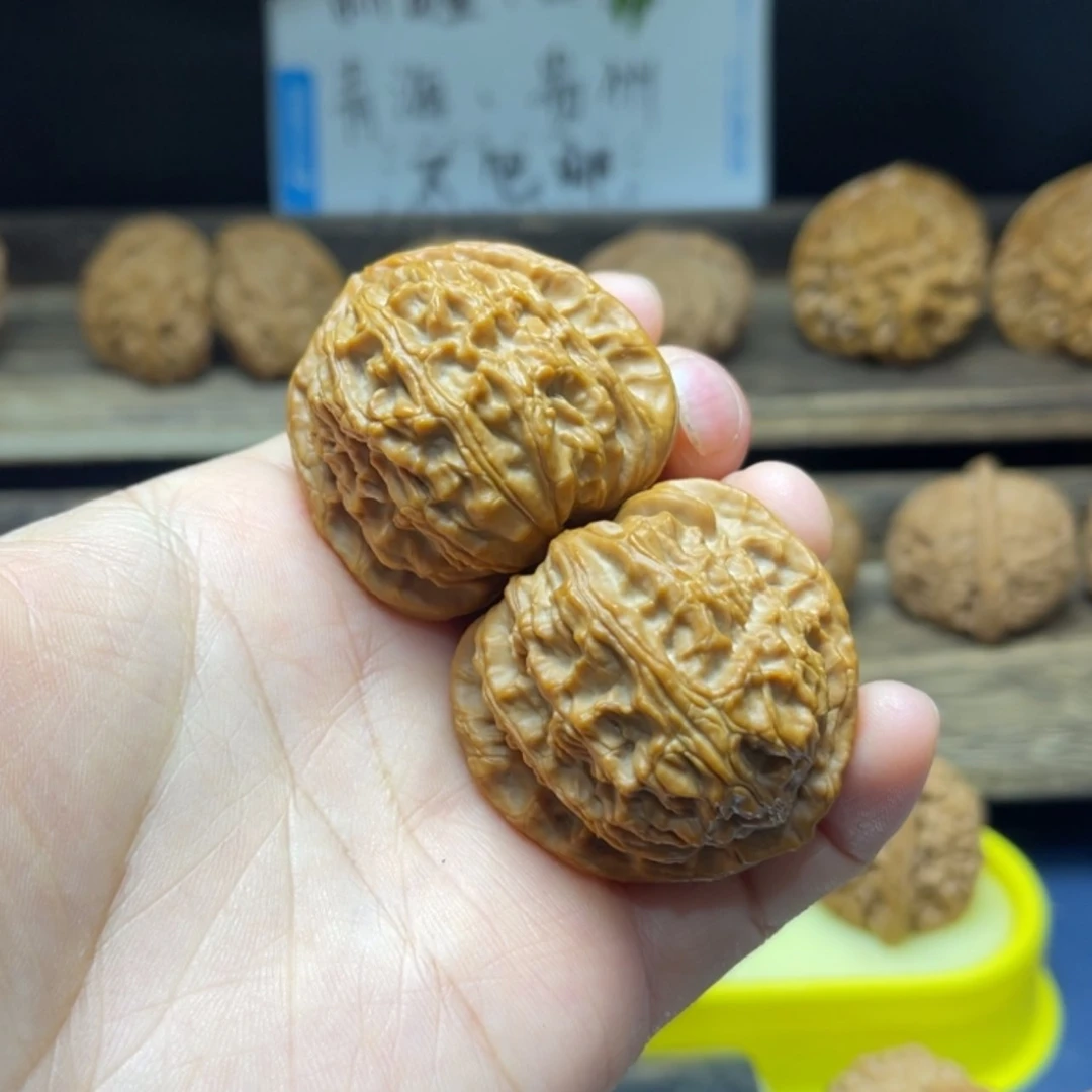 【闪购商品】核桃核雕40尺寸白狮子