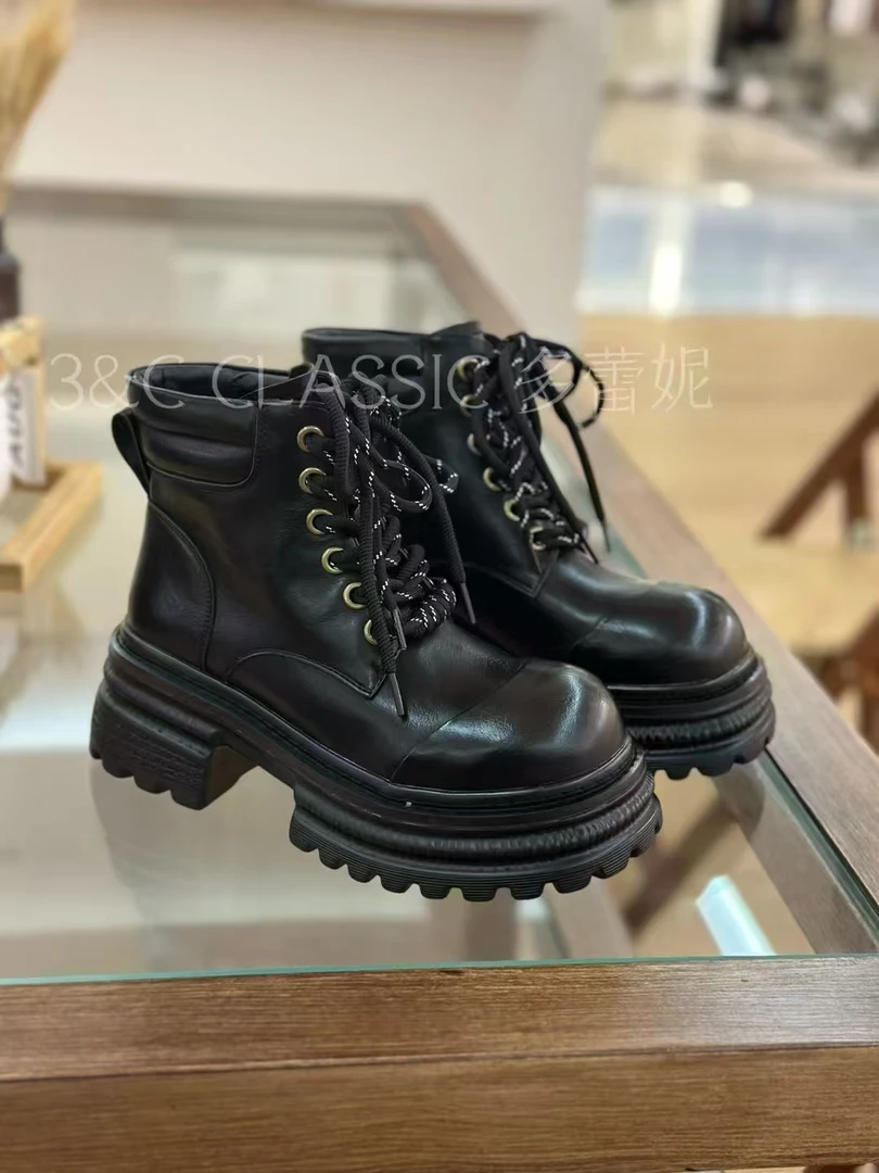 D时尚两色靴品牌女鞋百搭休闲防滑厚底马丁靴612-38