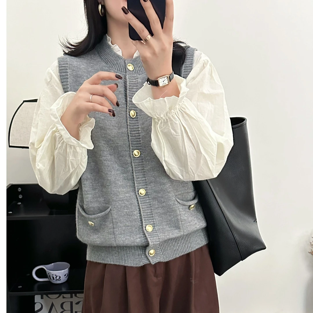 2024秋冬新款圆领纯色铜扣开衫口袋针织马甲女百搭马夹外穿背心