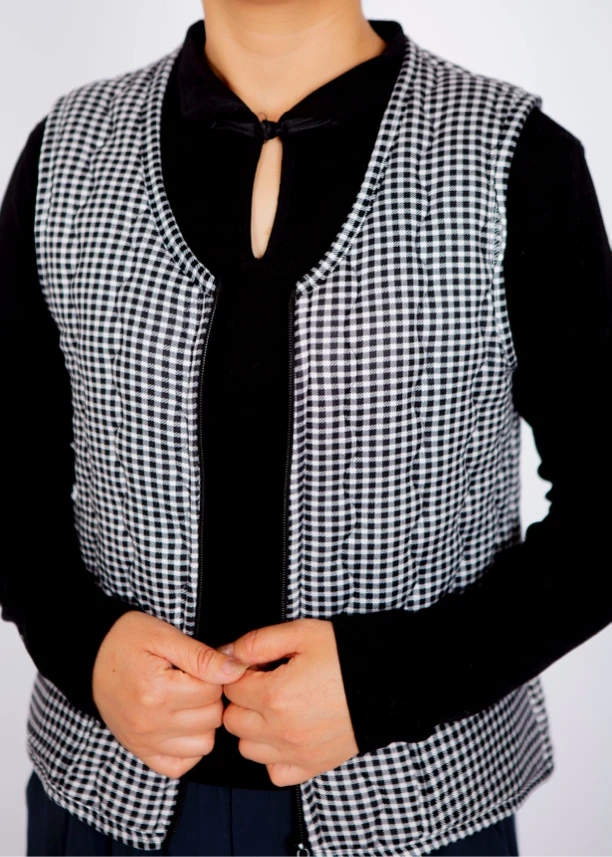 2024新款中年女士时尚洋气加厚马甲秋冬棉背心坎肩外套保暖棉马甲