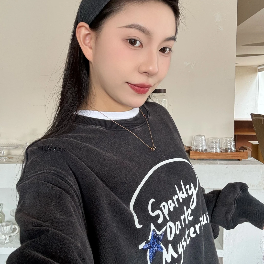 Short Sentence短句 24秋冬新款爱心珠片印花炒雪花卫衣-sw10