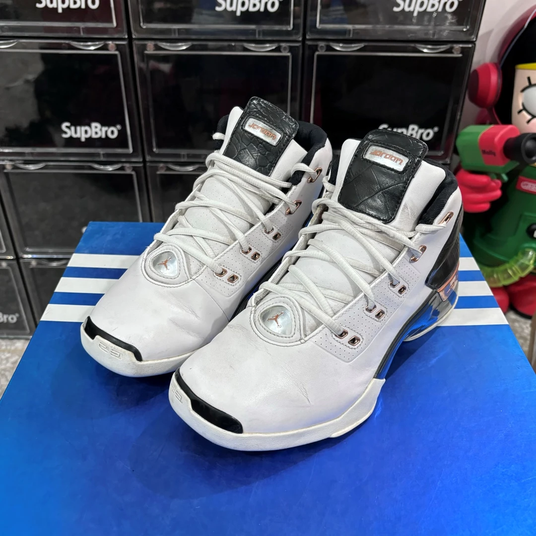 42码 AJ17白紫 二手无原盒 休闲鞋 市价1799 成色正常磨损