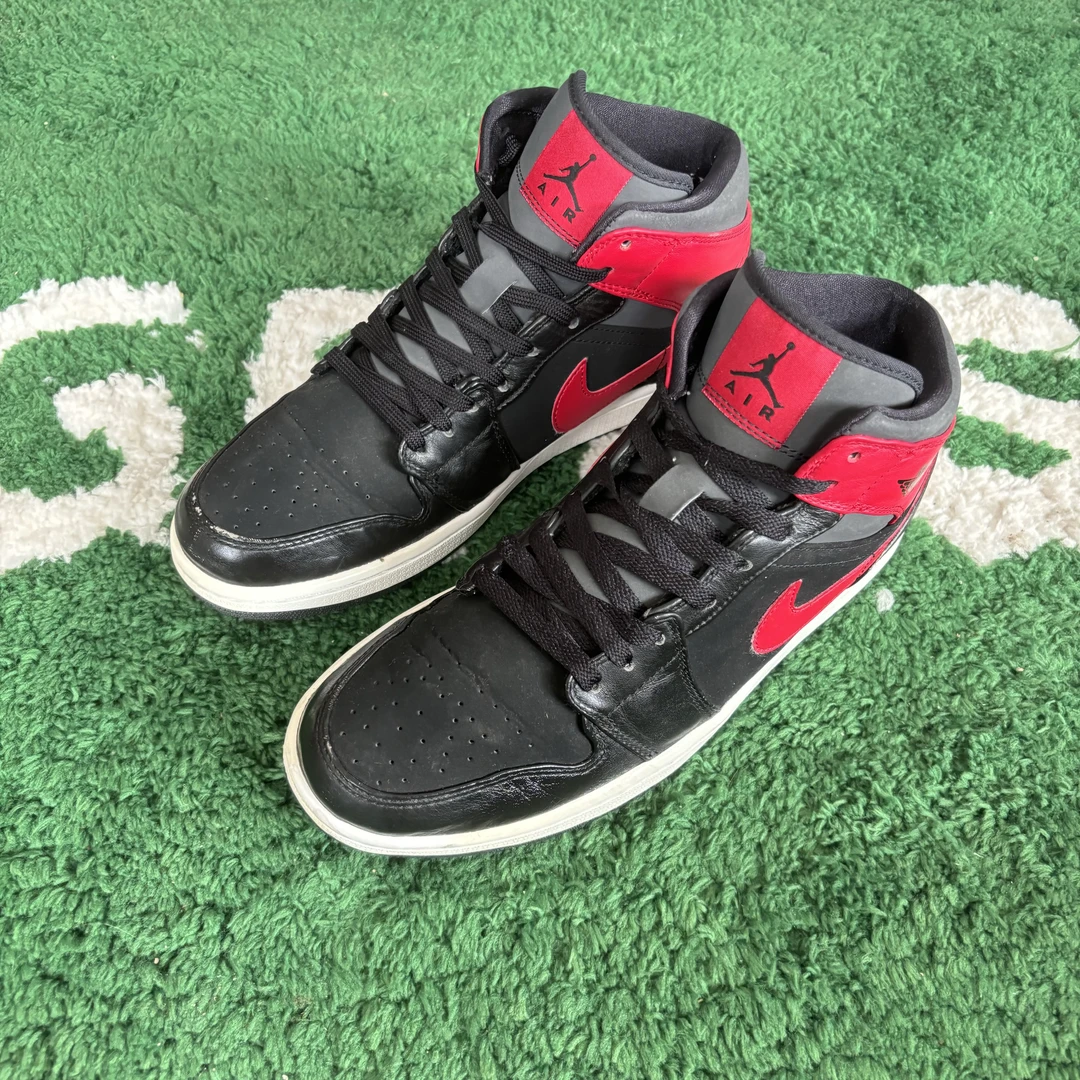 AJ1黑红 43码 二手无原盒 休闲鞋 市价1399 磨损不大