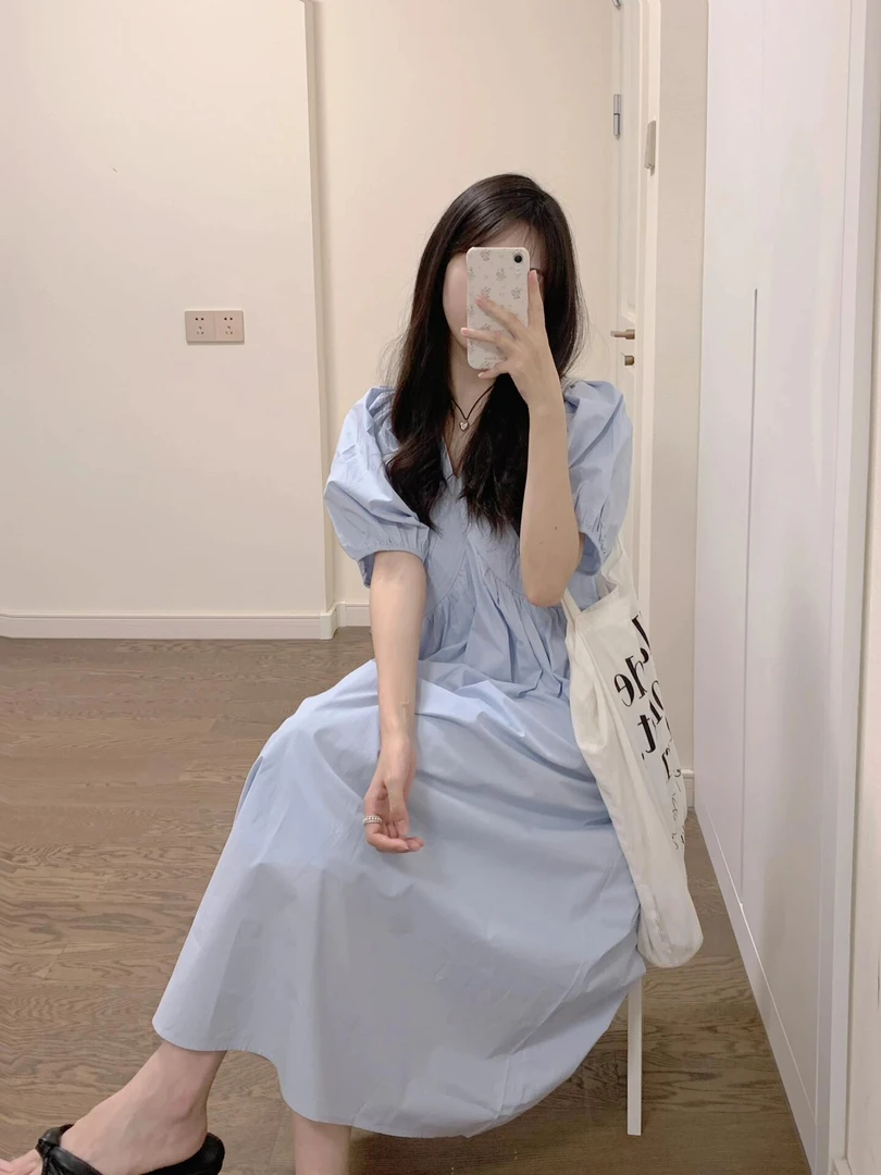 2024春法式复古温柔风多巴胺蓝色连衣裙女设计感V领泡泡袖衬衫裙