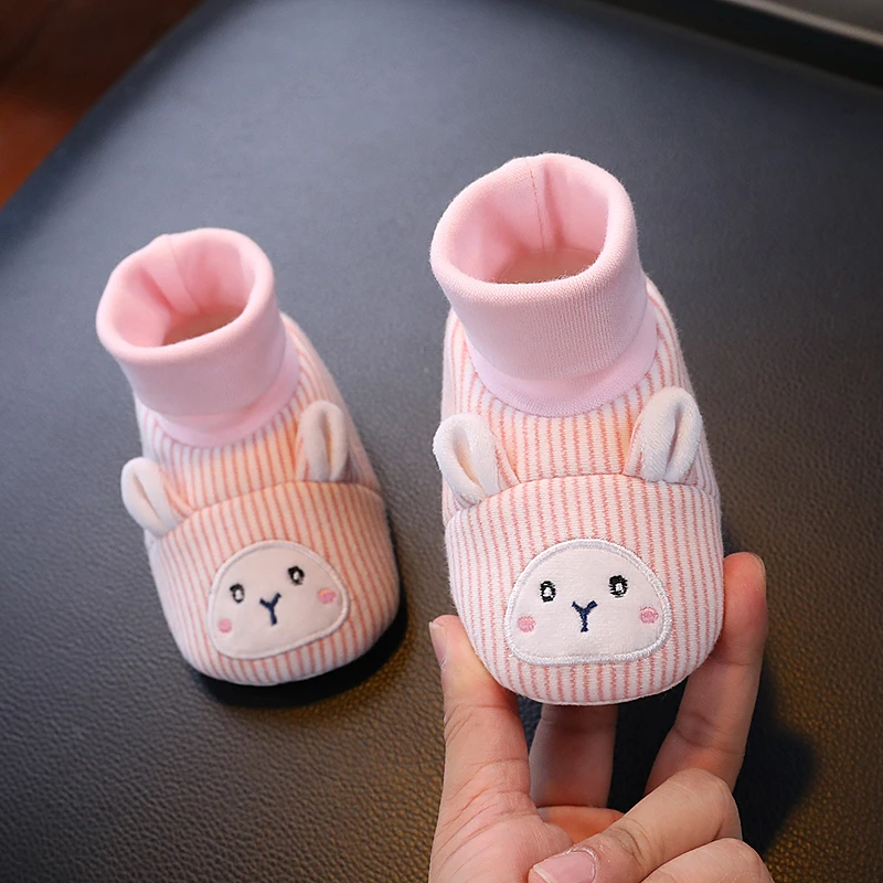新生婴儿袜鞋秋冬加绒春季薄款学步鞋宝宝软底护脚套防掉0-3-8月