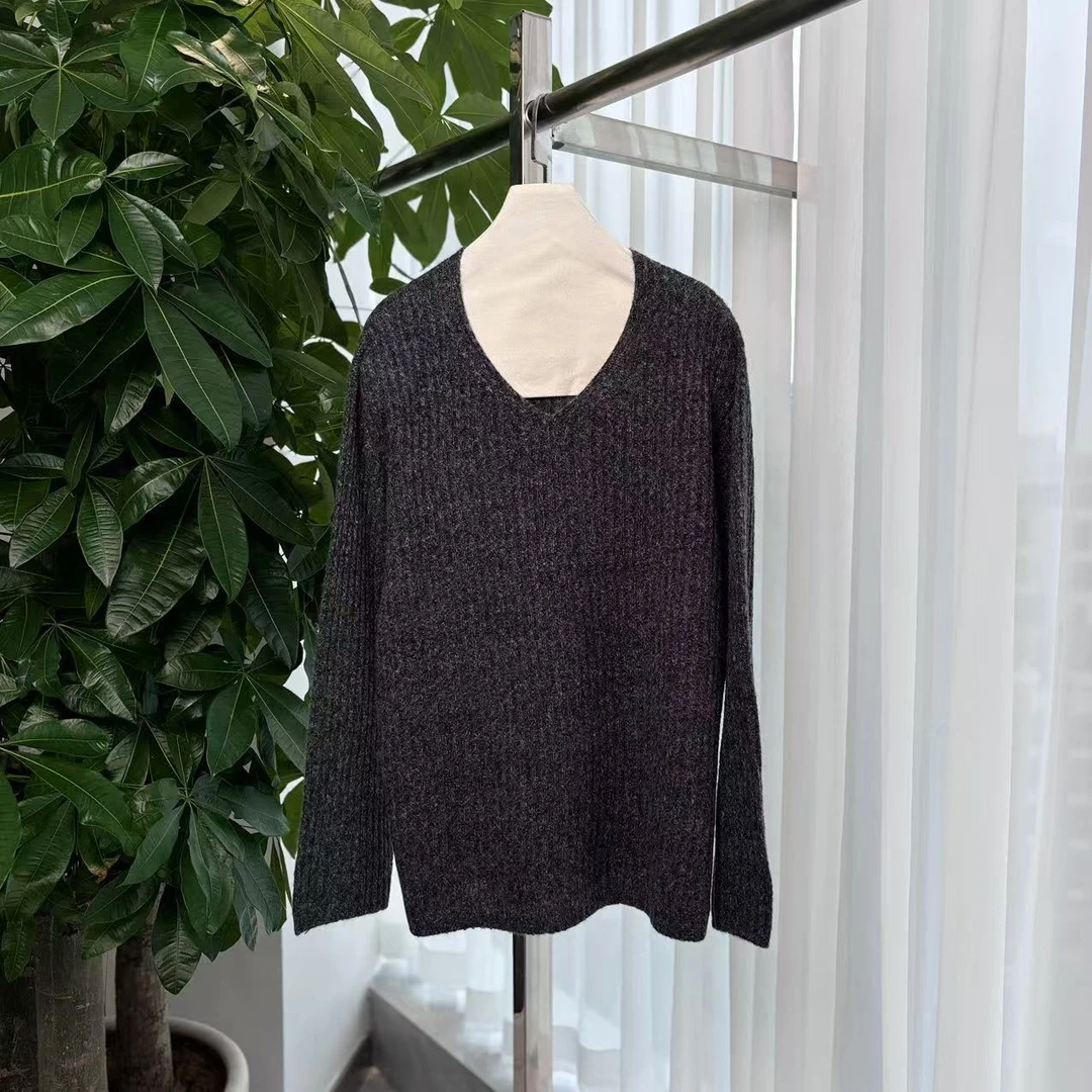 2024秋冬新款【炸总精选】羊毛混纺百搭圆领金属镂空设计套头YT092