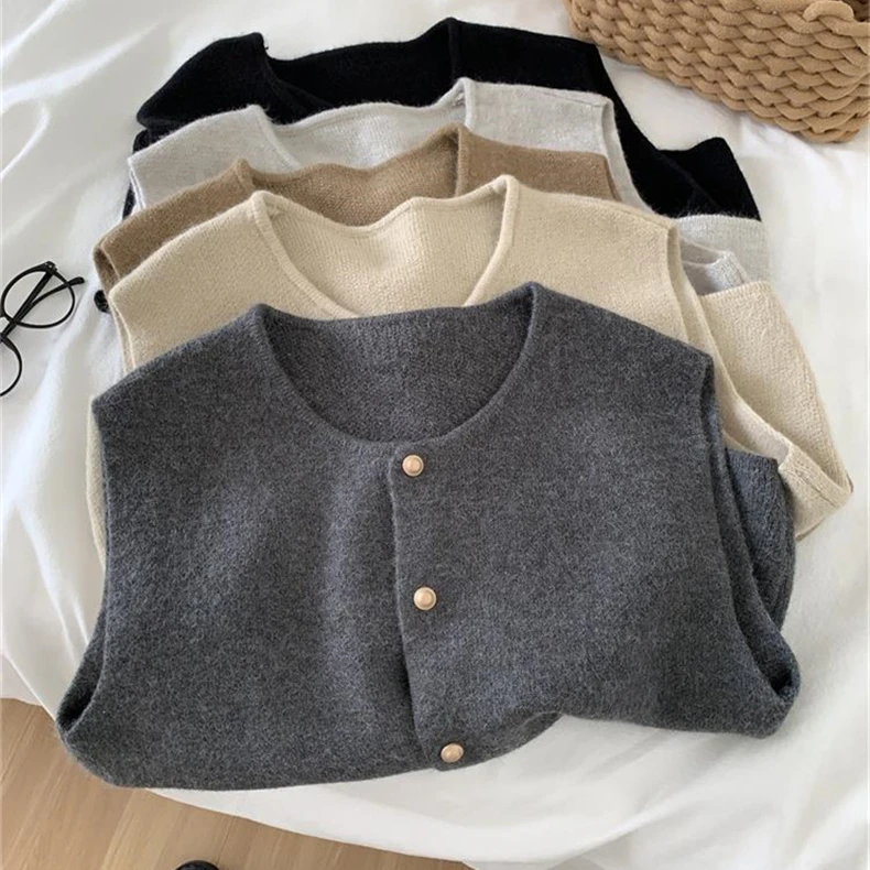 法式复古小金扣圆领针织马甲女宽松韩系百搭温柔显瘦秋叠穿毛衣