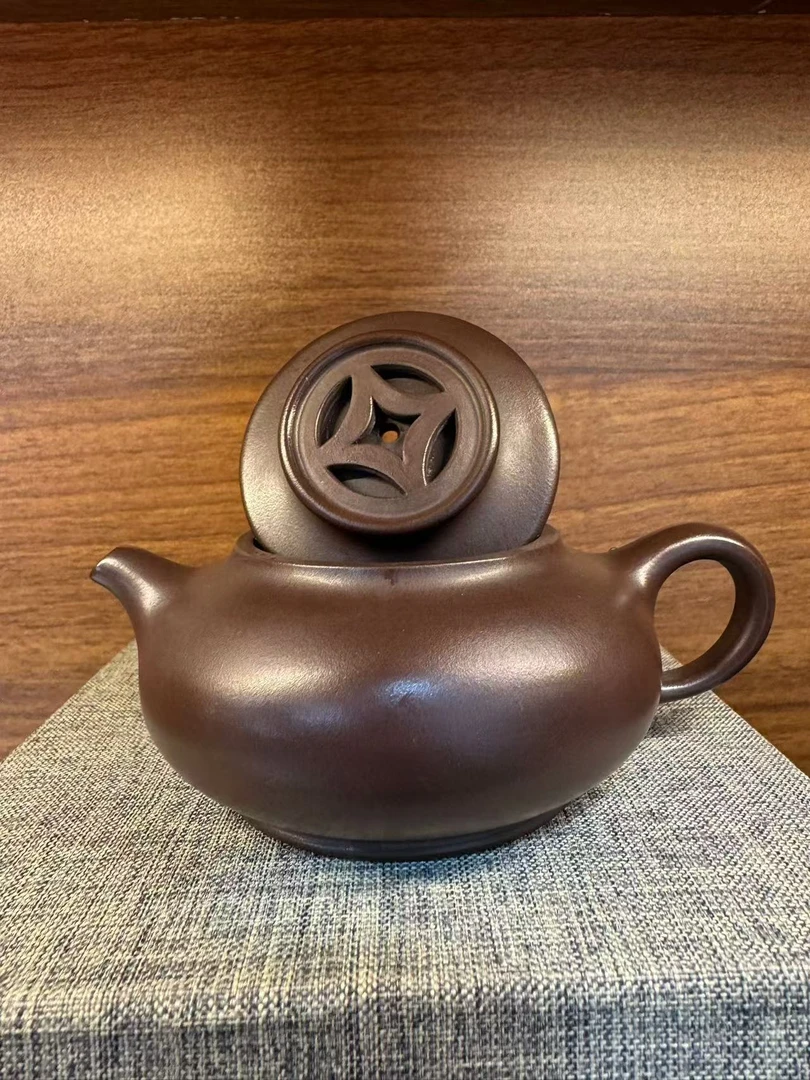 DT1163镂空钱币笠帽壶紫茄泥紫砂壶【华】