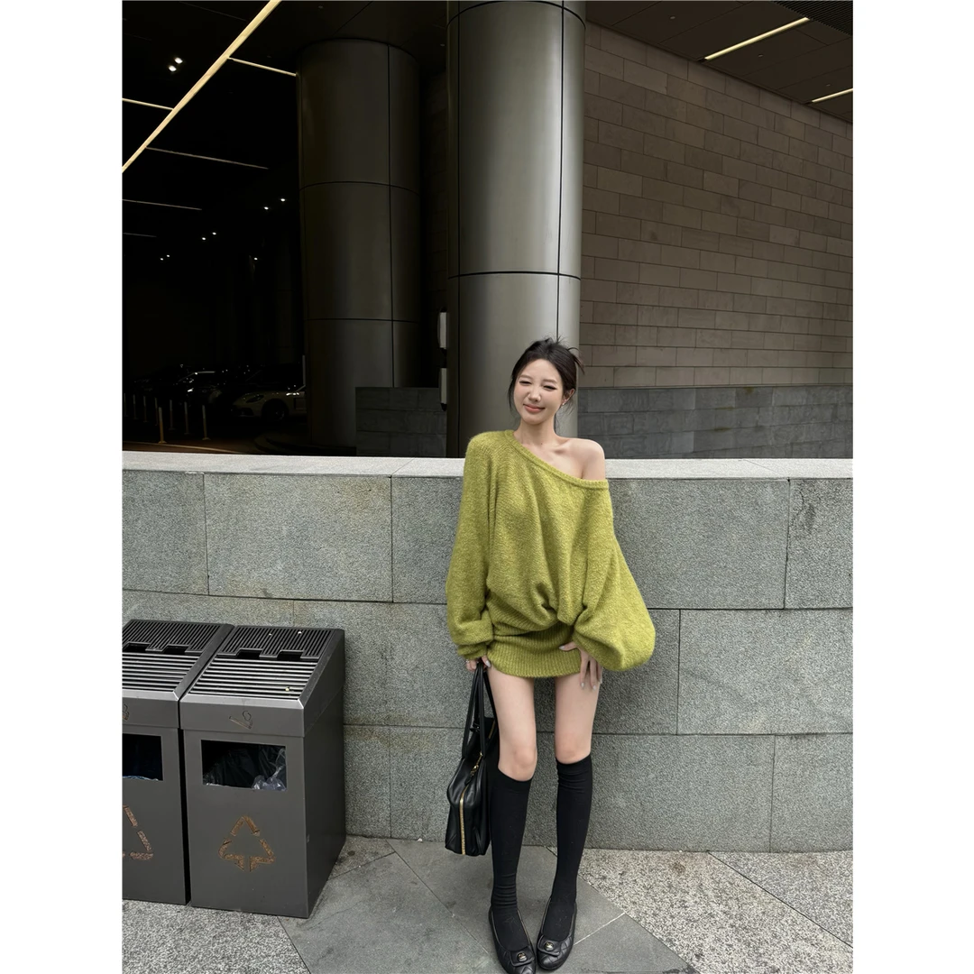 韩系甜辣露肩毛衣裙气质宽松休闲显瘦超好看纯欲长袖包臀连衣裙女