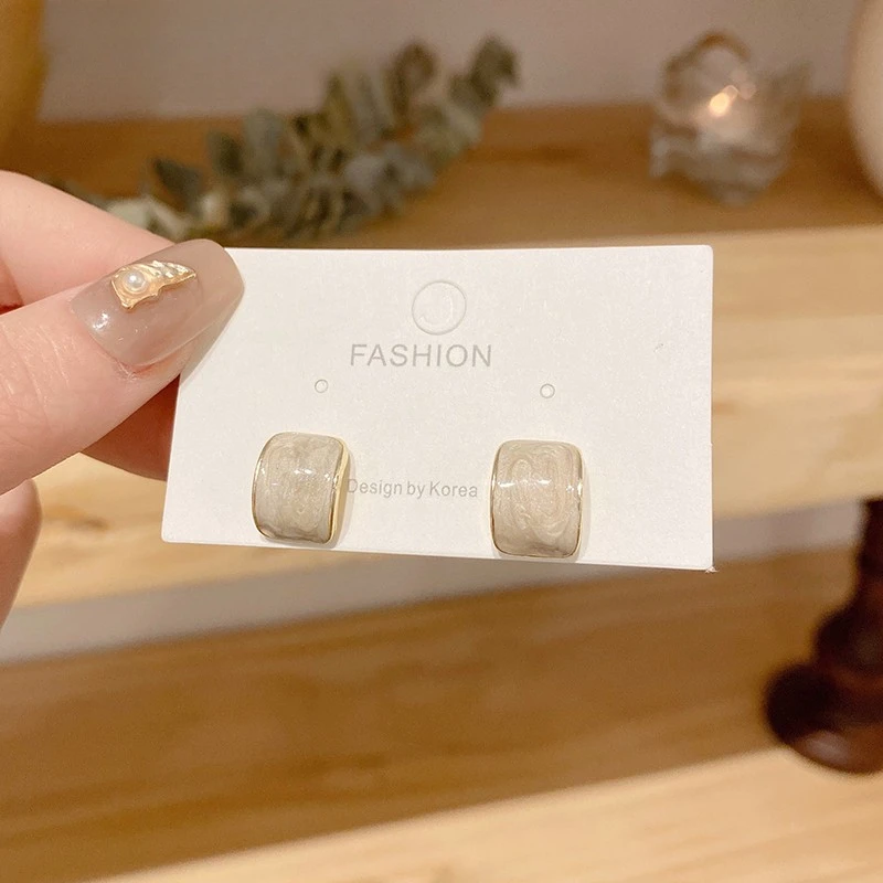 甜美温柔小巧精致设计感耳钉2025年新款潮ins设计感夏季款耳环女