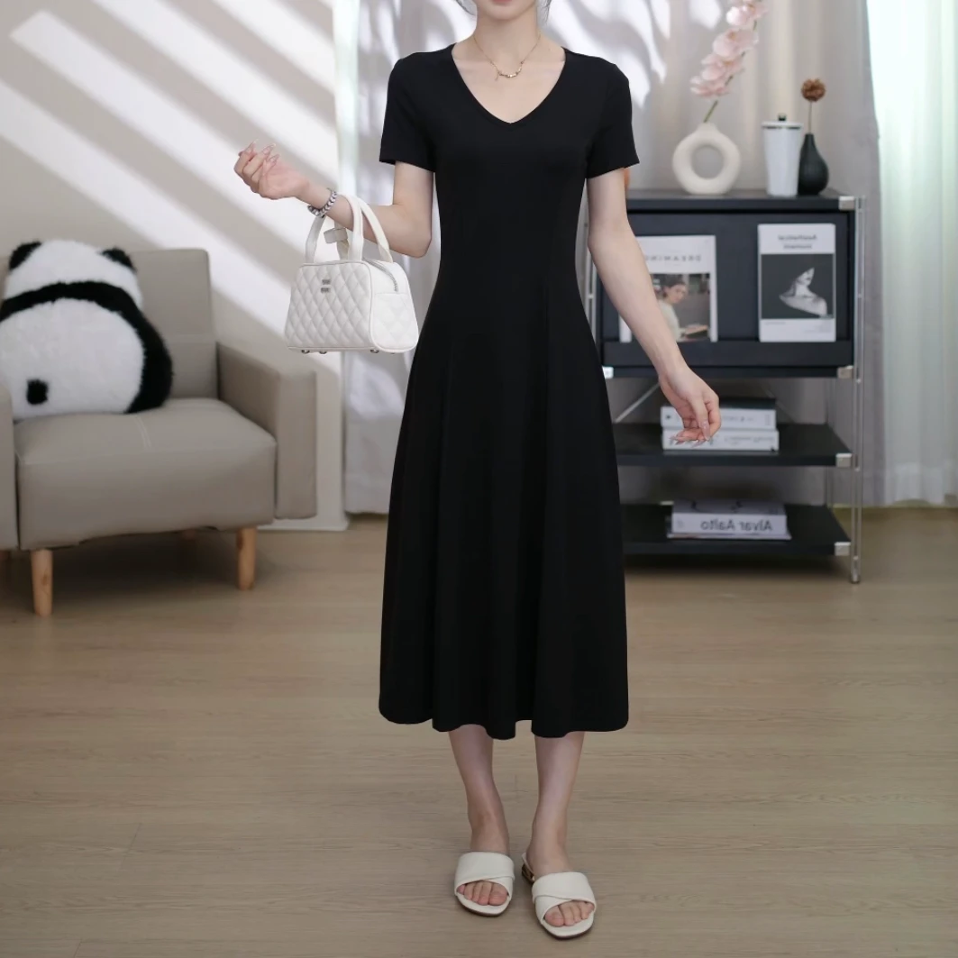 桃子西小个子连衣裙女夏季2024新款气质收腰a字裙赫本风小黑裙