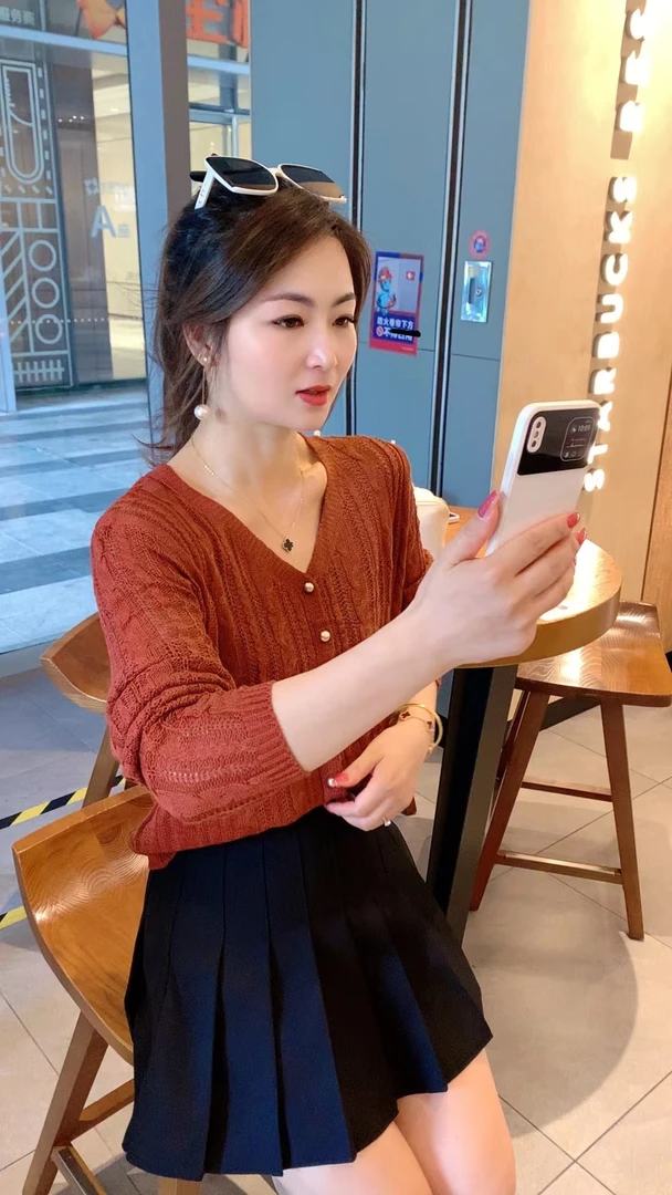 左右 秋季气质百搭宽松毛衣洋气显瘦镂空设计感短款长袖针织衫