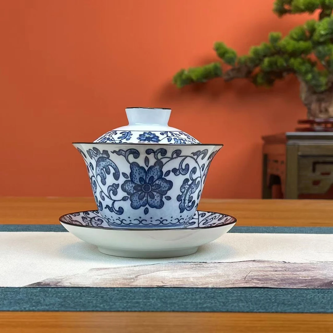 青花缠枝莲釉下彩三才盖碗(满水容量180cc)