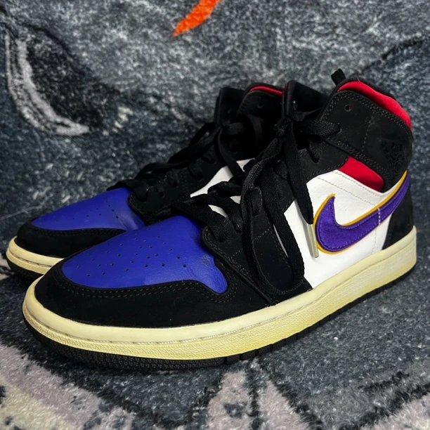 42码 AJ1 湖人配色 中帮篮球鞋 公价1099 鞋边氧化