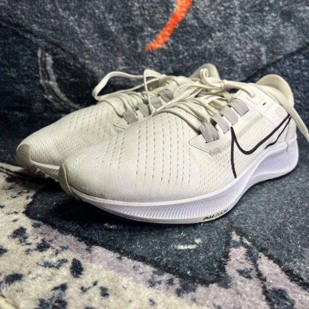 44.5码Nike Pegasus 38 飞马38 白色 公价499 无原盒 鞋底磨损小