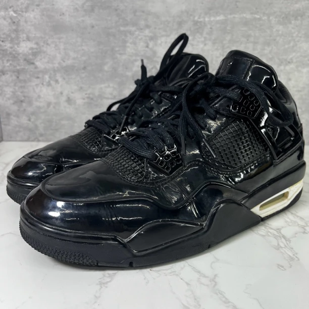 43码/AJ4黑漆皮/中帮篮球鞋/公价2999/鞋后跟爆漆鞋底磨损不大