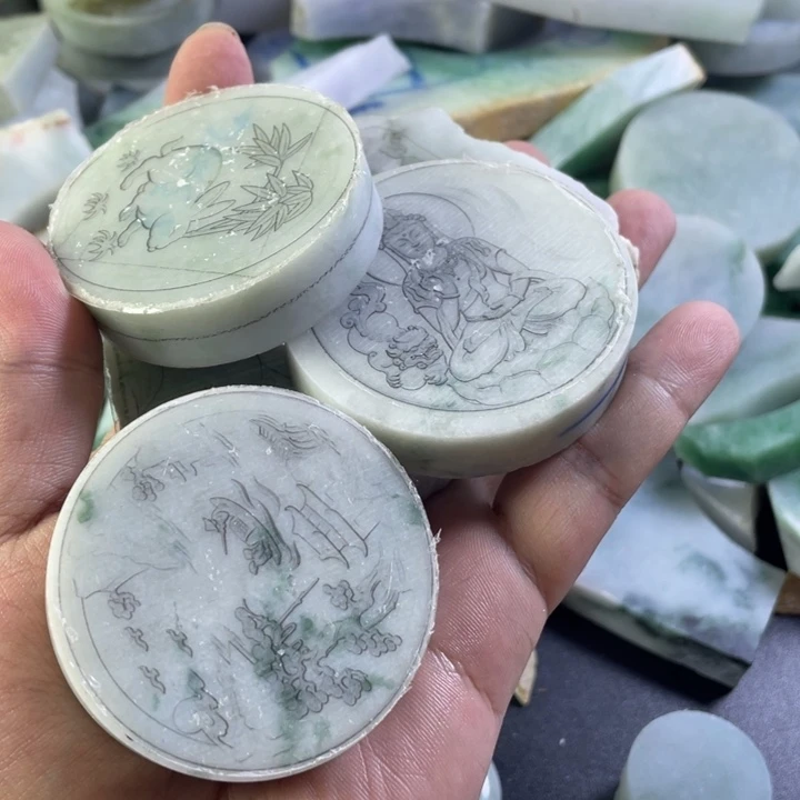 翡翠挂件未镶嵌天然缅甸翡翠边角