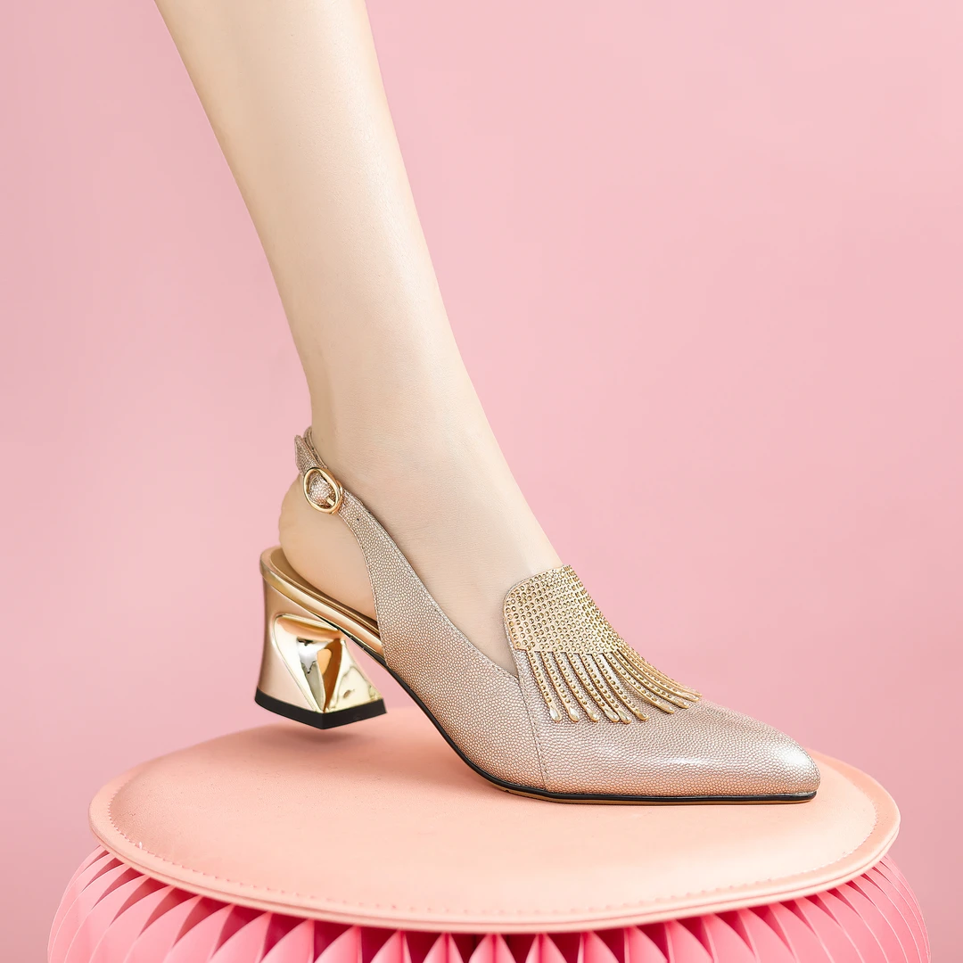 气质时尚百搭春夏软底粗跟舒适尖头手工包头凉鞋x02-t105    0069