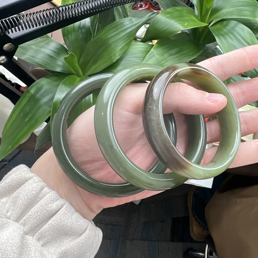 天然和田玉且末手镯拍一发一多样性发货