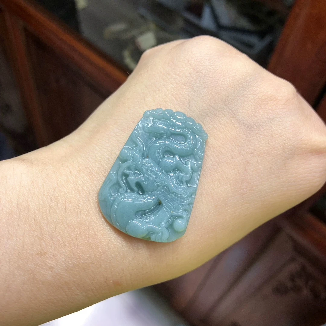 蓝水翡翠龙牌吊坠