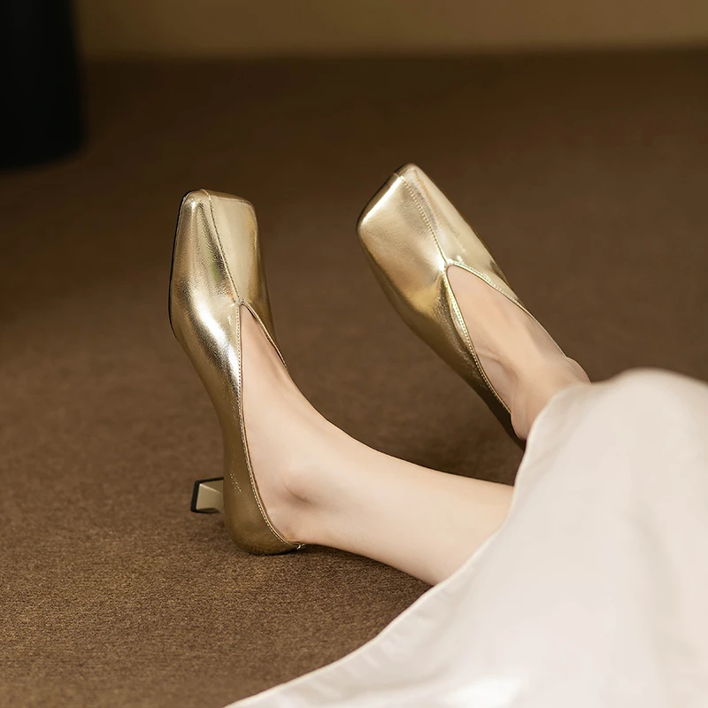 小牛皮方头大码女鞋气质百搭法式软底全真皮时尚浅口中跟跟单鞋女