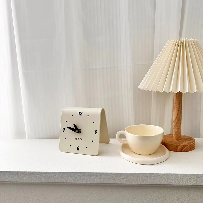 奶油桌面客厅家用时钟现代创意台式座钟静音学生床头台面钟表摆件