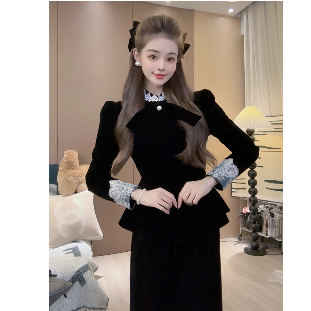 【尤猫】百搭显瘦设计感拼接气花边质丝绒外套-Y31070