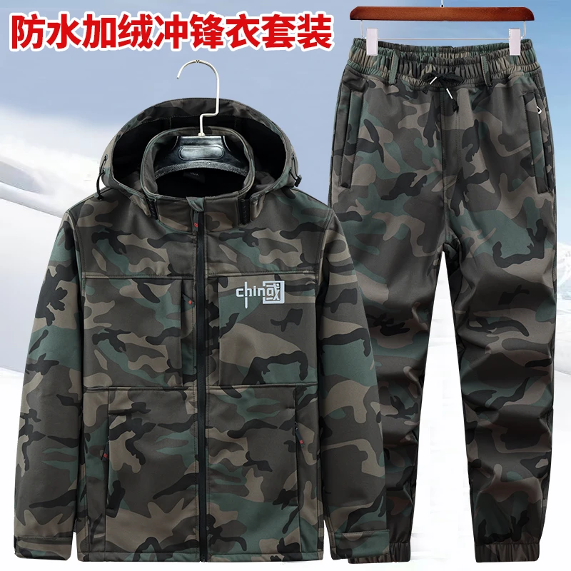 反光冲锋衣大码男士户外休闲春秋季防水加绒套装