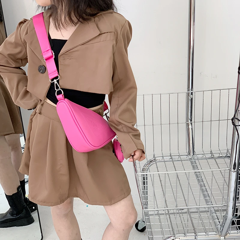 儿童包包潮流三角包外出逛街女童单肩包零钱包女孩子斜挎包背包潮
