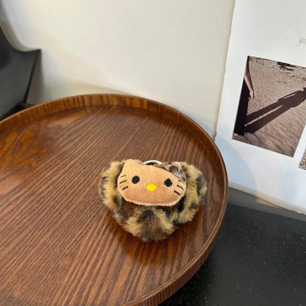 毛绒豹纹爱心猫猫挂饰YS058