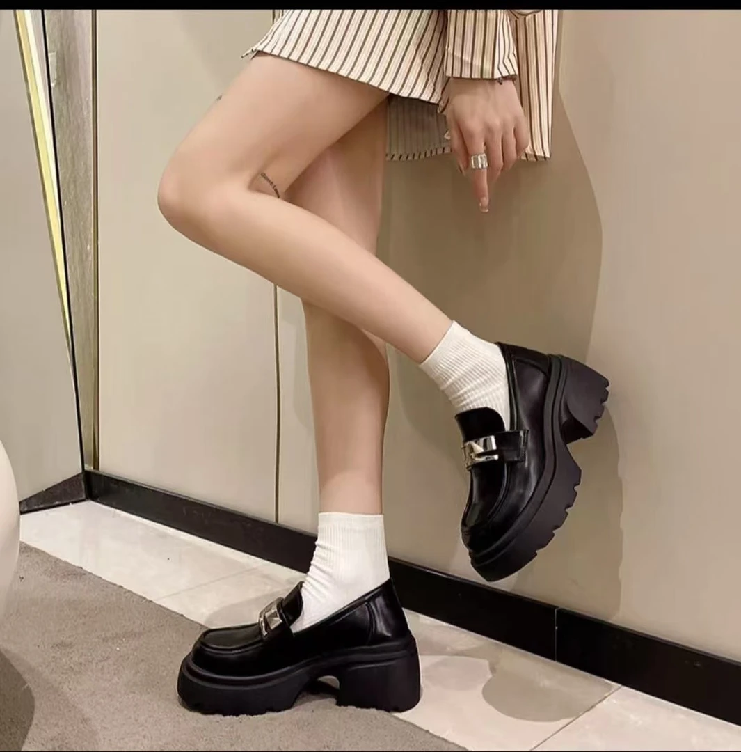 亮面小皮鞋英伦风女厚底增高乐福鞋2024新款学院风复古百搭单鞋