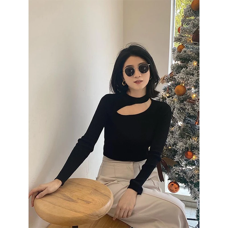 镂空圆领长袖心机露锁骨挂脖针织衫女2024新款修身内搭打底衫毛衣