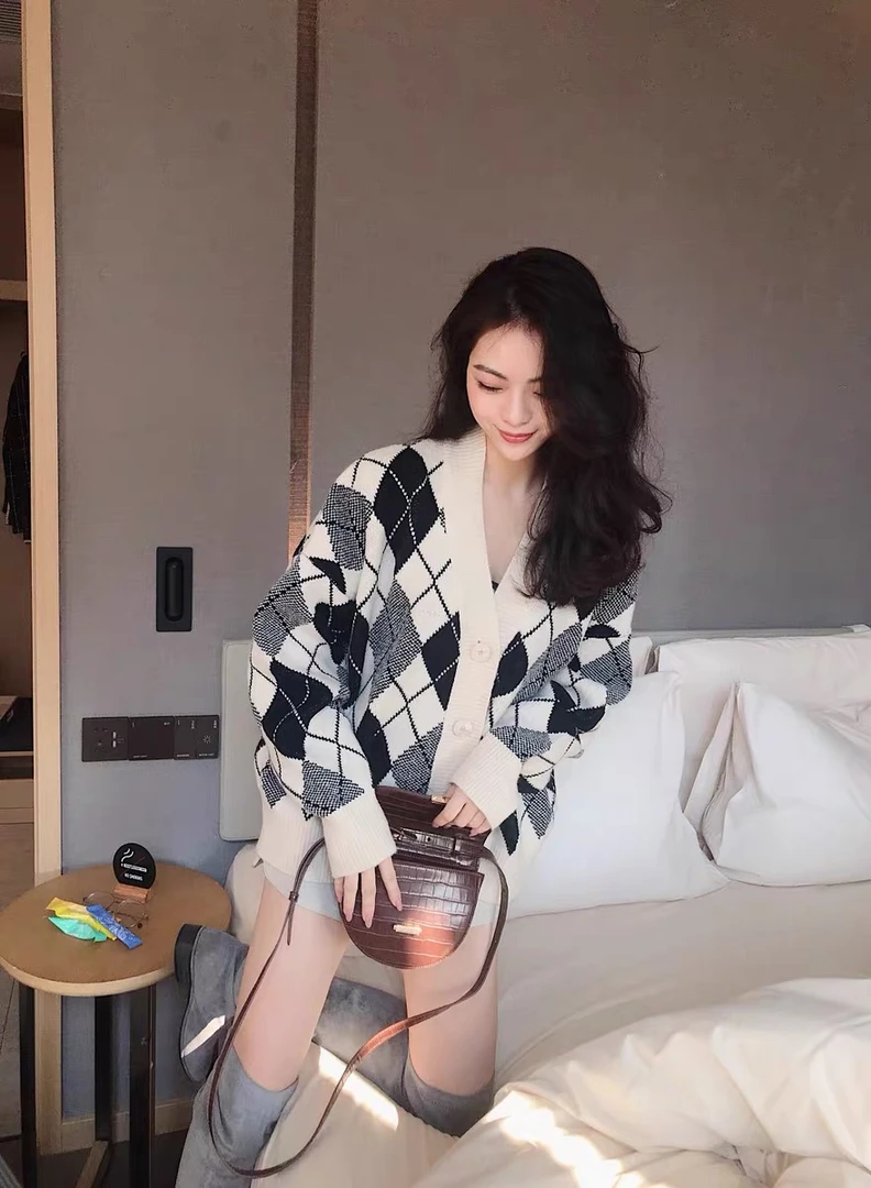 8639秋季美式学院风慵懒菱格纹针织开衫外套女