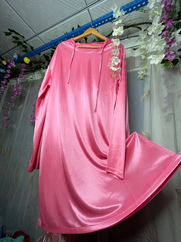 丝滑质感冰丝宽松版个性带帽中长裙男女通用