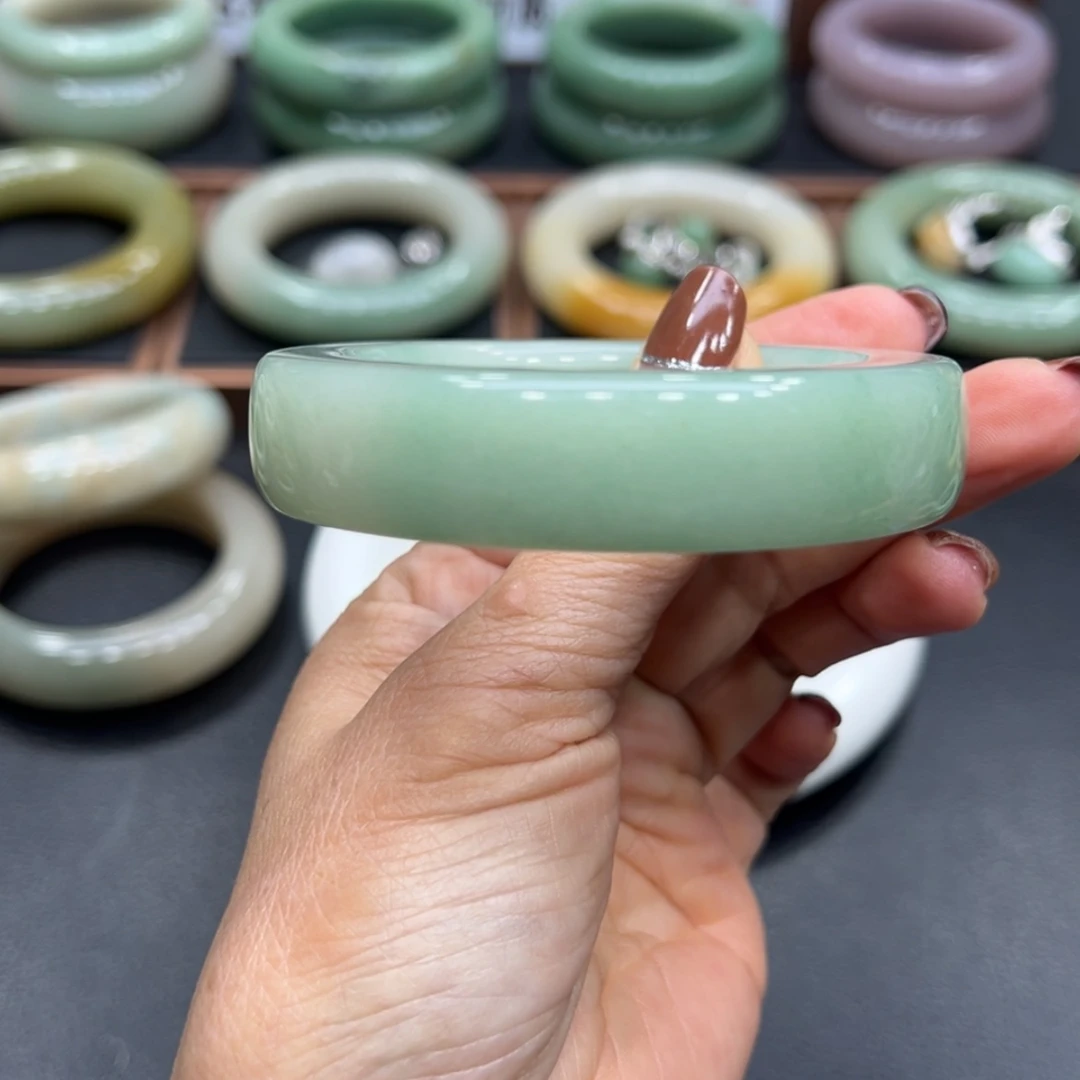【闪购商品】石英质玉手镯未镶嵌明***?