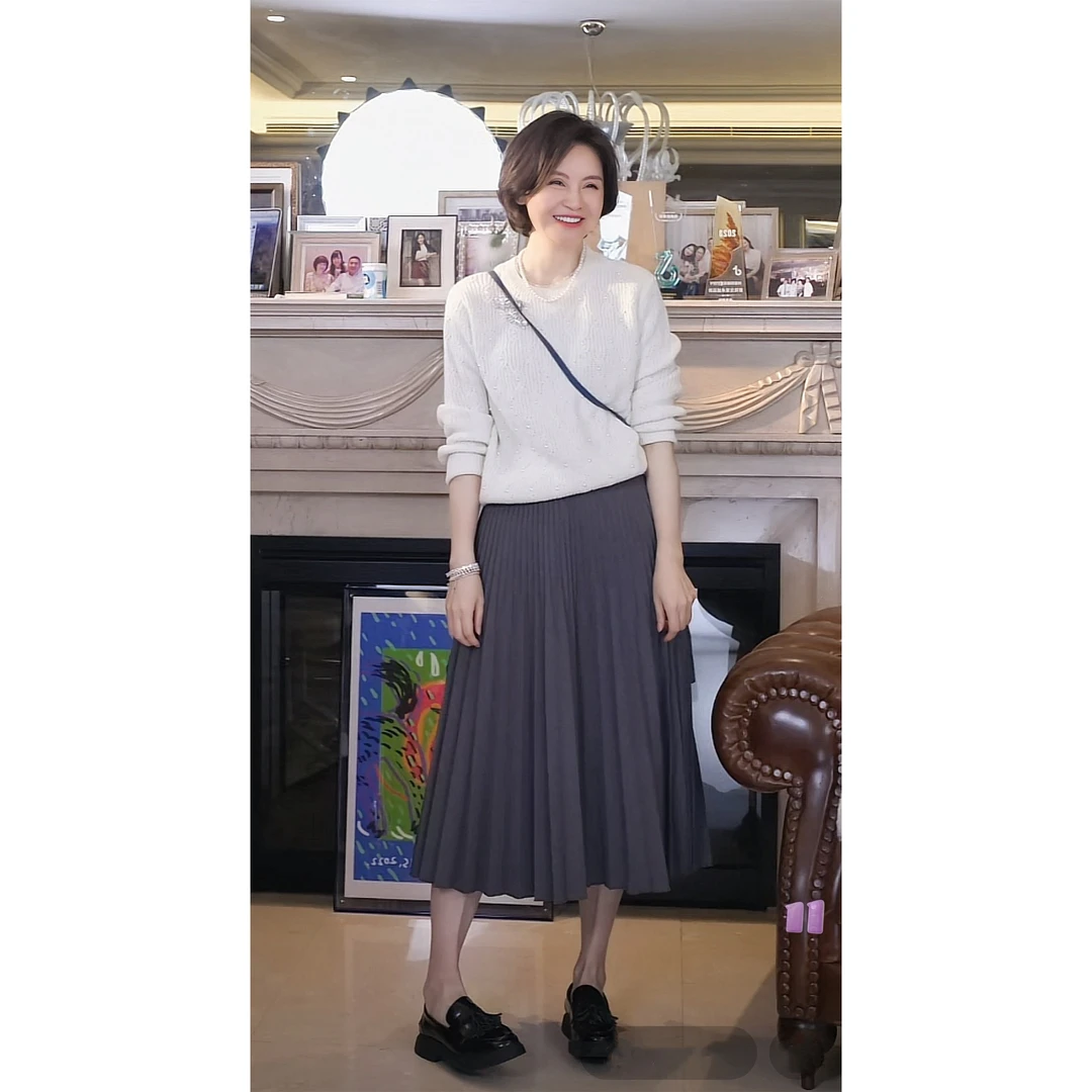 我是摩羯 千金玛德琳 精美绞花工艺手工钉珠圆领保暖百搭针织衫