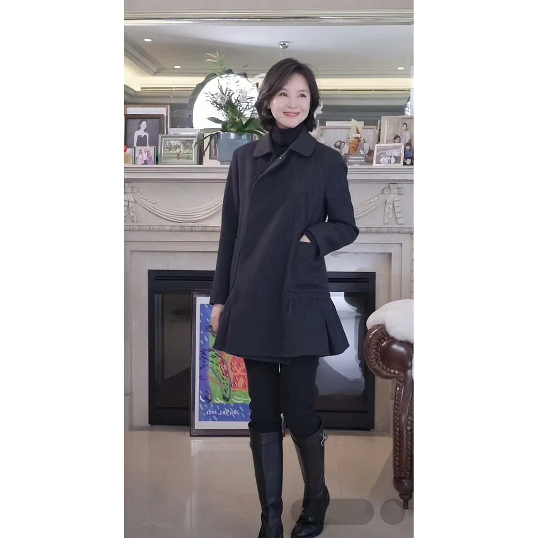 我是摩羯 MIU系大衣 100精纺初剪羊毛立体斜纹肌理荷叶下摆呢外套