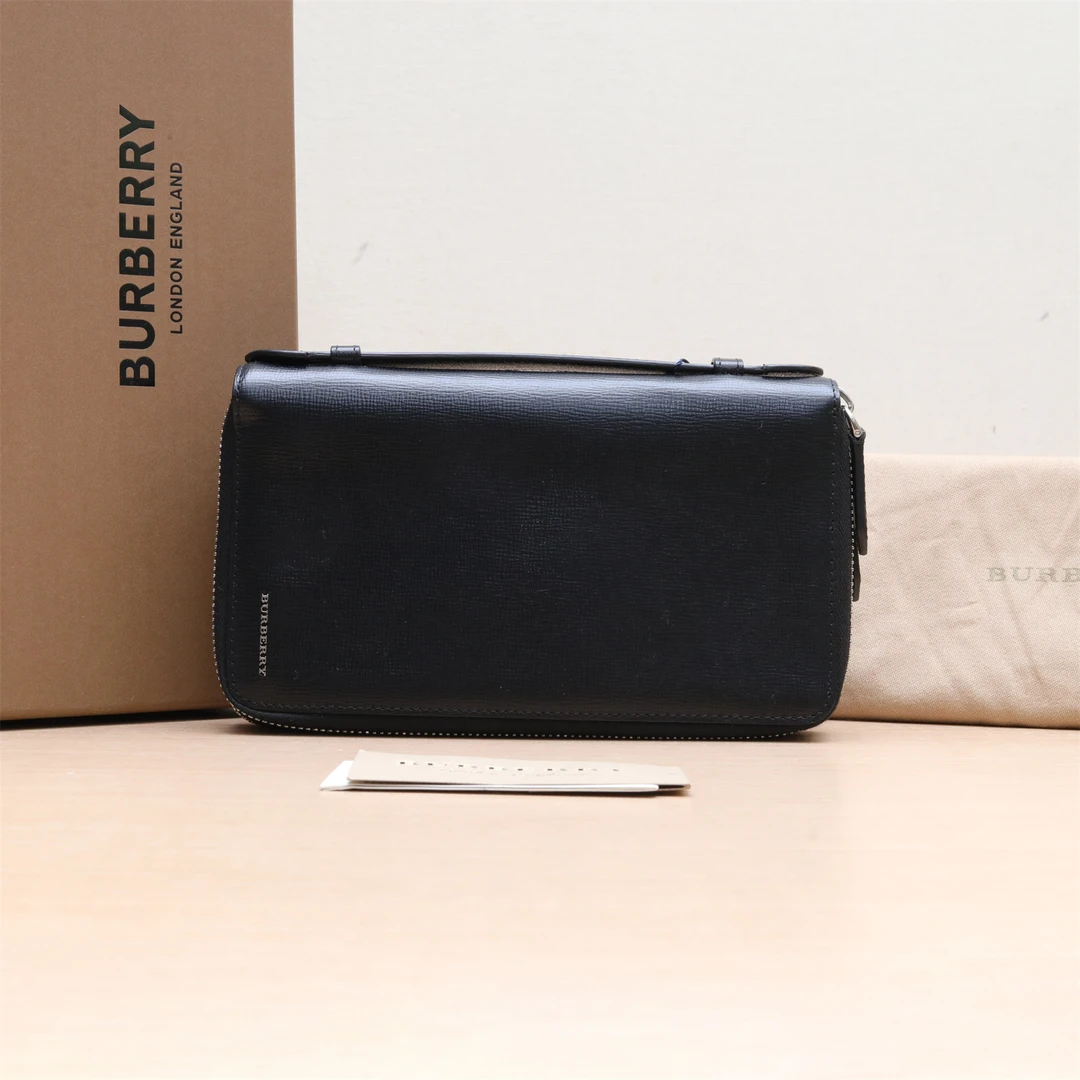 95新 BURBERRY/博柏利 手拿包 黑色 皮革C P234347571