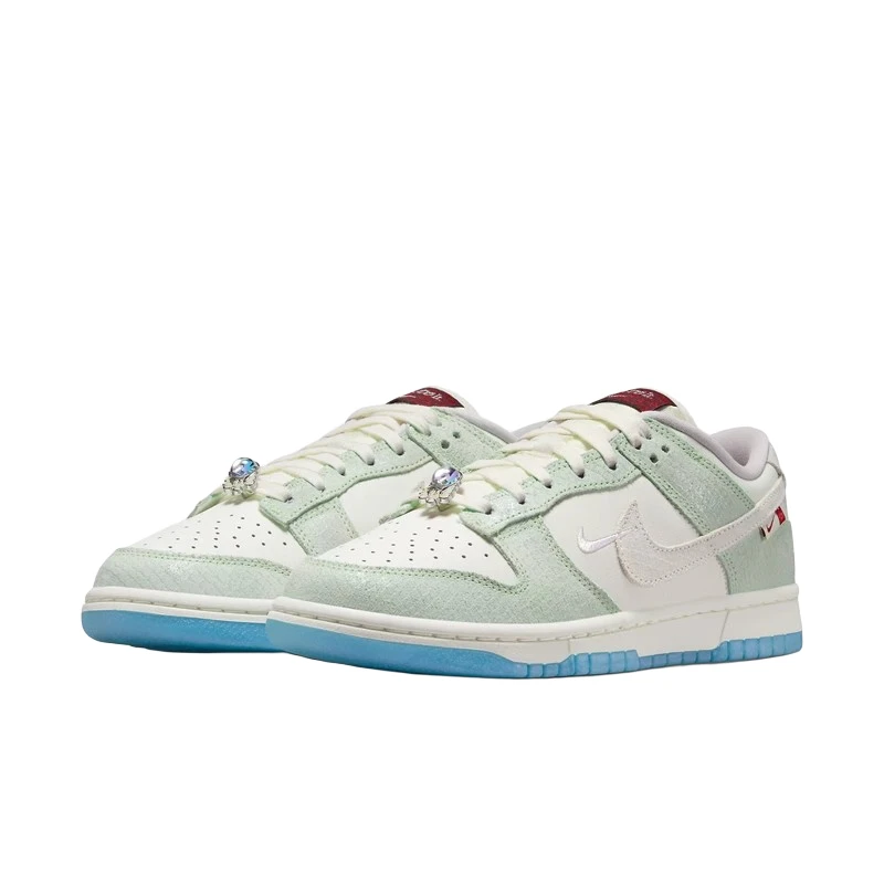 Nike/耐克女子“龙年限定” 冰蓝Dunk Low板鞋 FZ5065-111