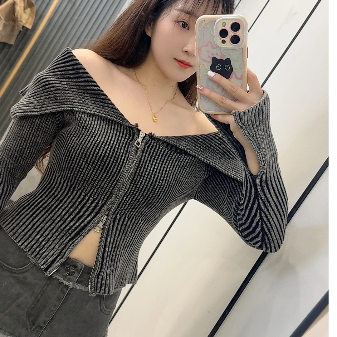 辣妹一字肩长袖翻领针织女秋季2024设计感修身渐变拉链毛衣时尚