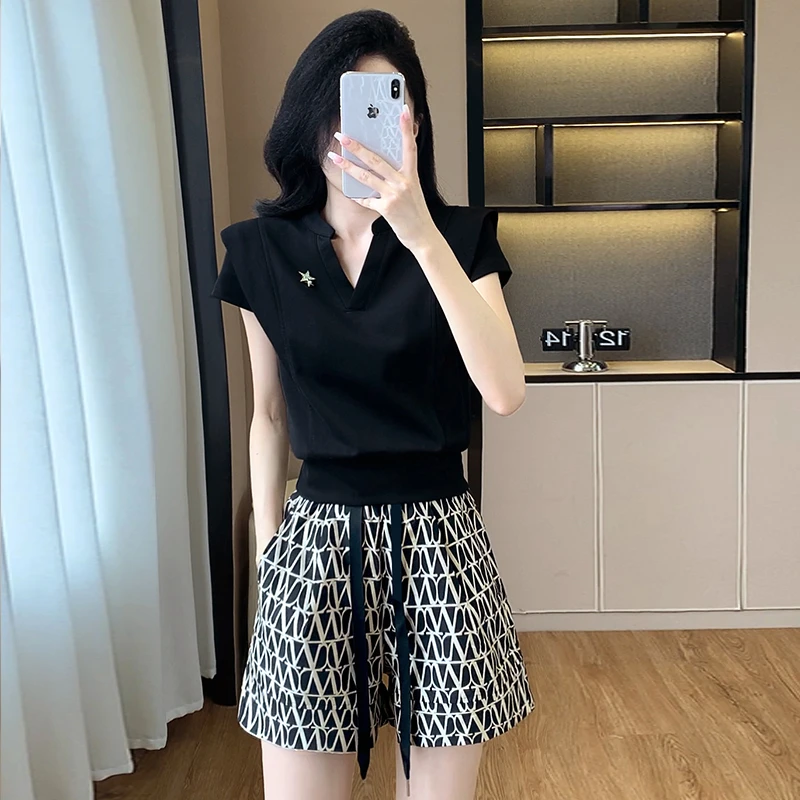 夏装新款休闲套装女时尚显瘦气质设计感V领短袖上衣短裤两件套