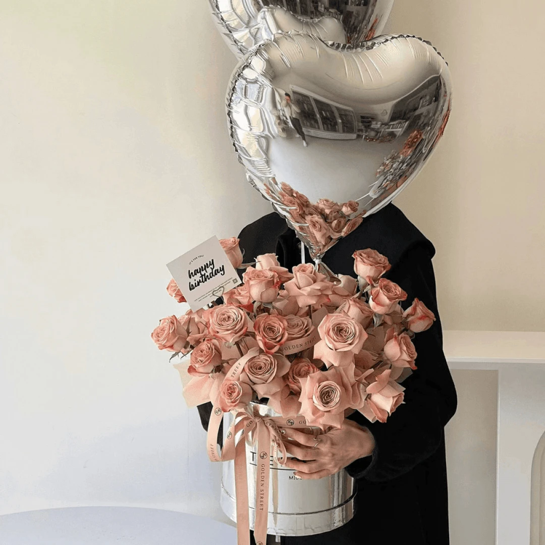 气球抱抱桶【惊喜礼物】同城花店速递卡布奇诺玫瑰花送女友生日订购