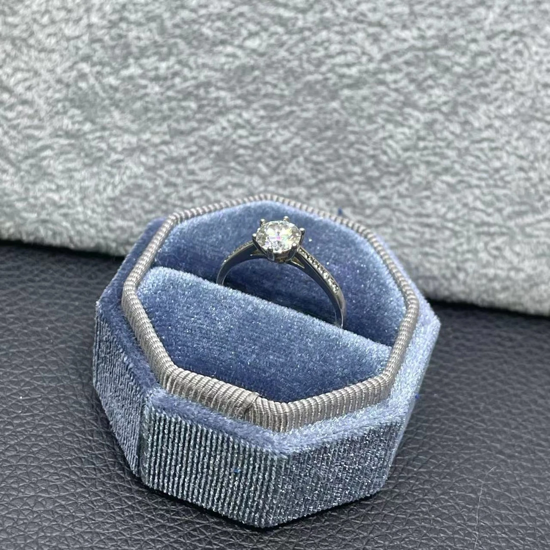 带包装周家微镶六爪戒指一克拉1ct-H