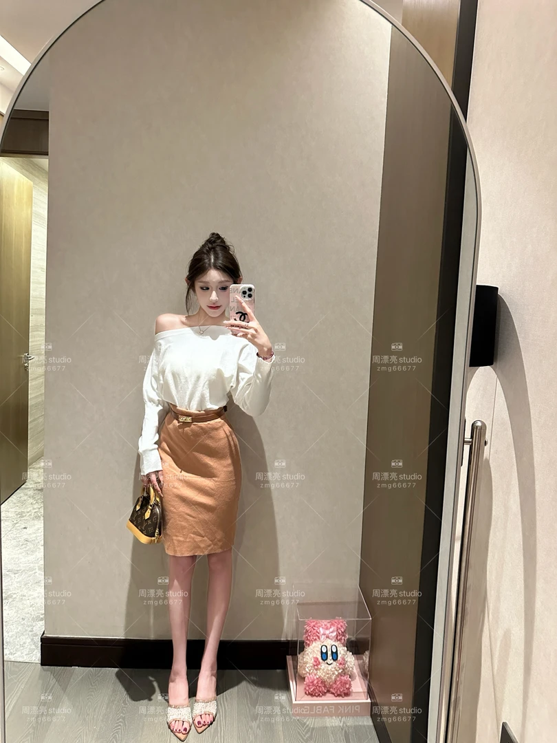 周周·【气质纯欲】斜肩长袖针织衫包臀中裙配腰带气质套装