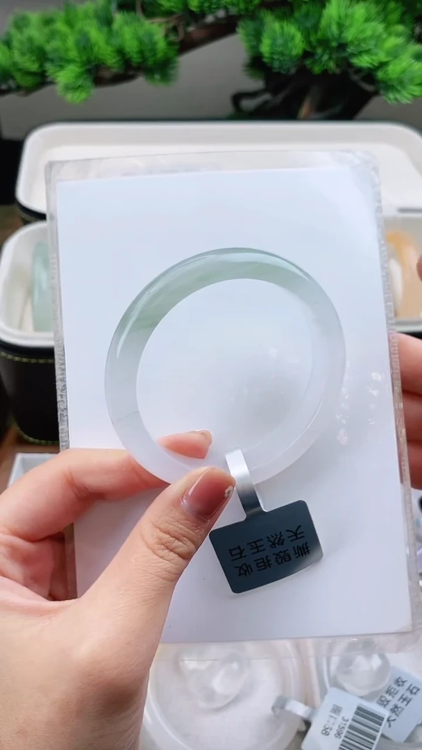 【闪购商品】石英质玉手镯未镶嵌56