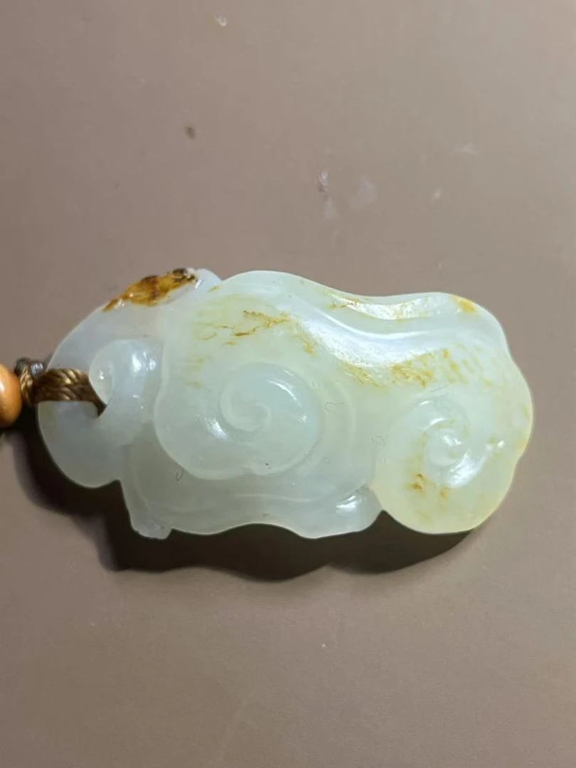 新疆和田玉如意挂件做工精湛