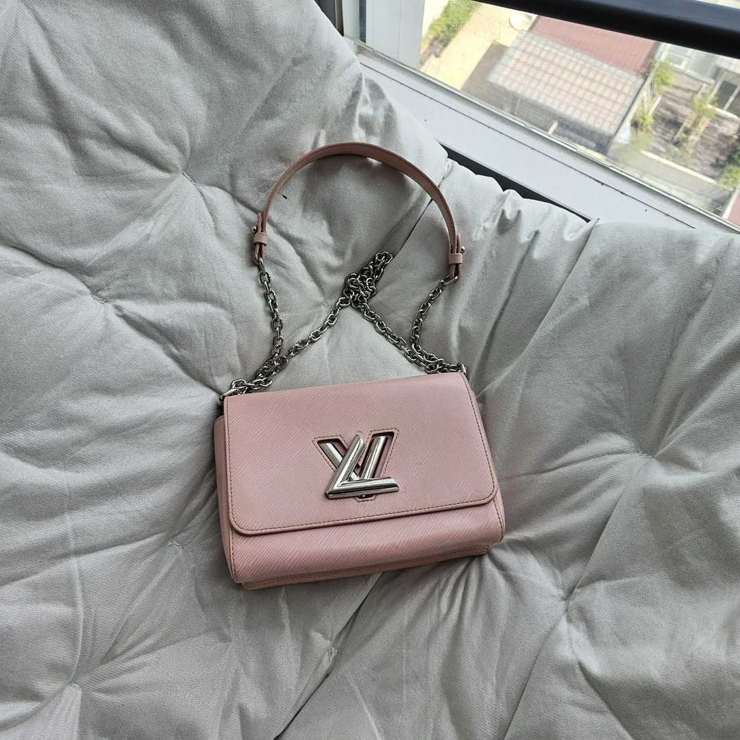 95新 LouisVuitton/路易威登 802830 LV粉色扭一扭单肩包