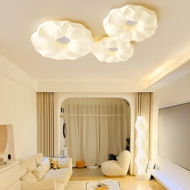 全光谱护眼吸顶灯奶油风温馨浪漫客厅灯新款简约创意花朵卧室灯